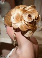   modne fryzury upięcia dla kobiet, włosy upięte, uczesanie wieczorowe numer zdjęcia z fryzurą to  13